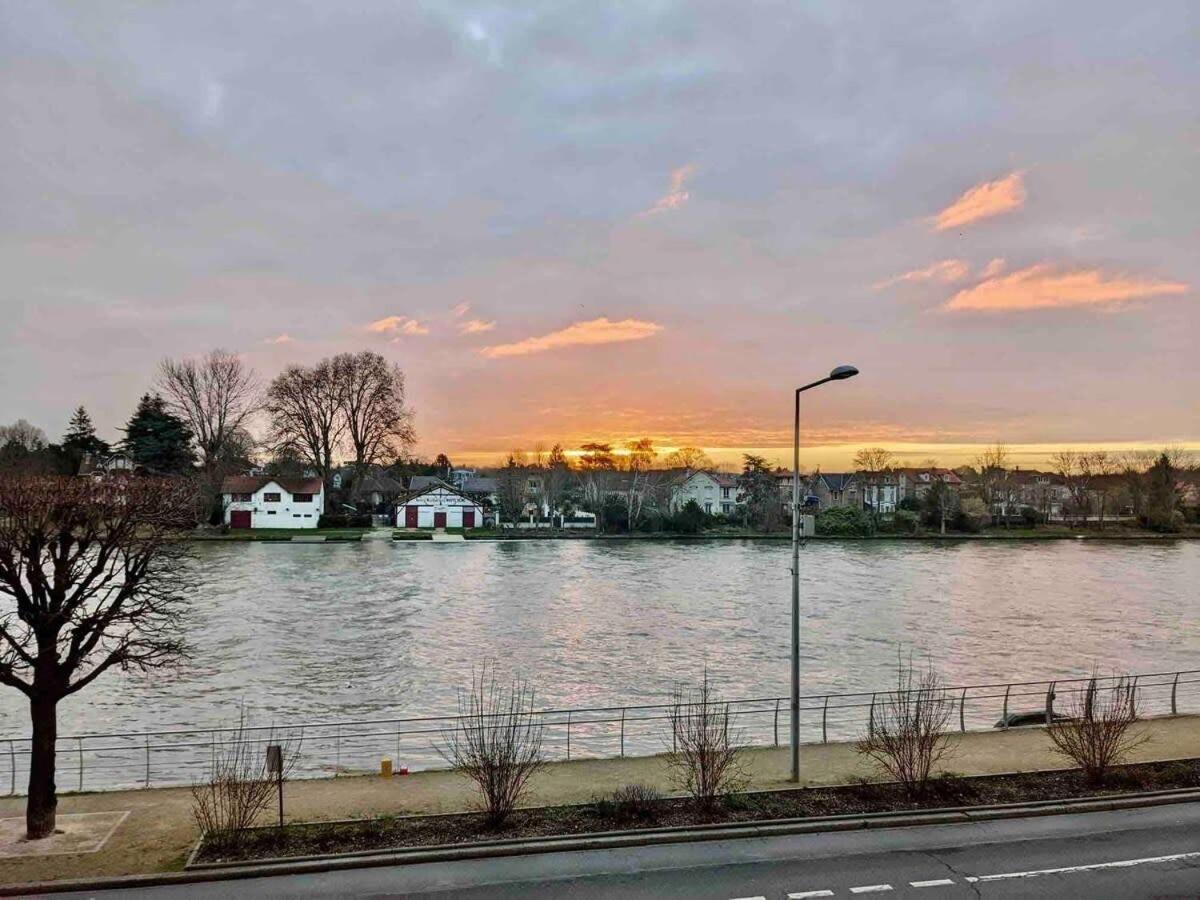 Luminous Vue Seine- Paris 15min Apartment *